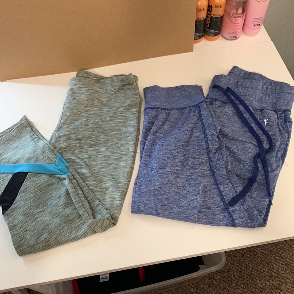 EUC/2 piece bundle/workout pants/size small/medium